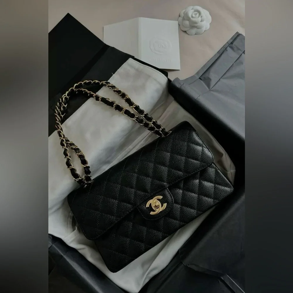 CHANEL classic medium